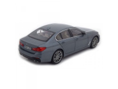 Модель автомобиля BMW 530i Limousine (G30), 1:18 Scale, Bluestone Metallic